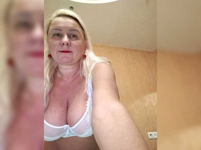 MiraRobens1 live cam preview
