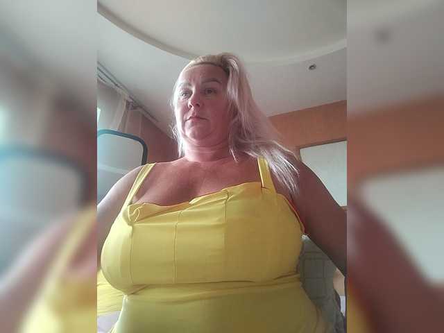 MiraRobens1 live cam on BongaCams