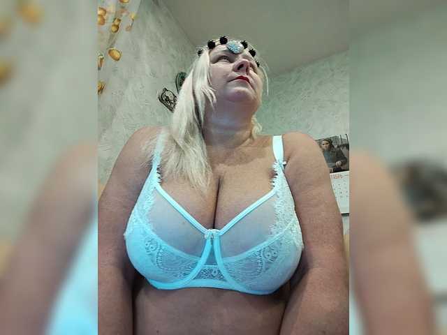 MiraRobens1 live cam on BongaCams