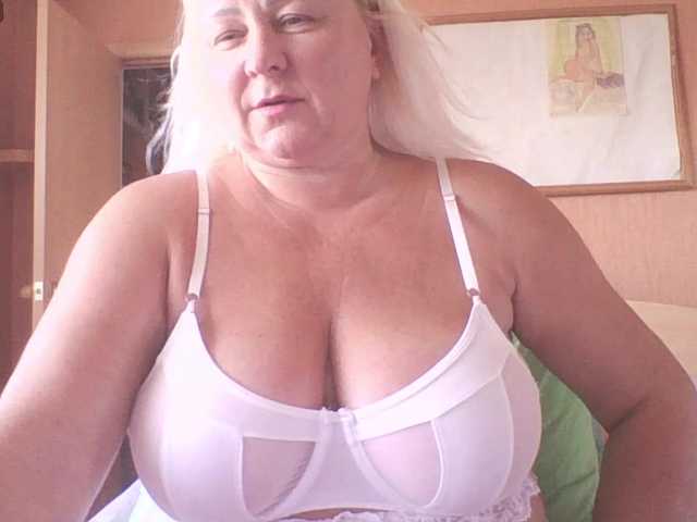 MiraRobens1 live cam on BongaCams