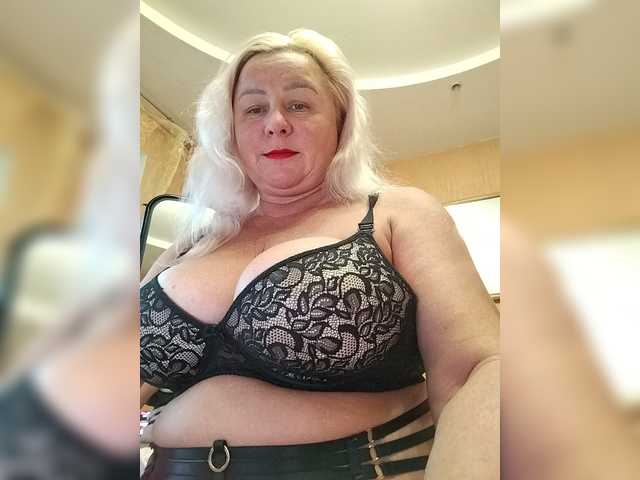 MiraRobens1 live cam on BongaCams