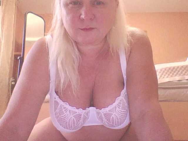 MiraRobens1 live cam on BongaCams