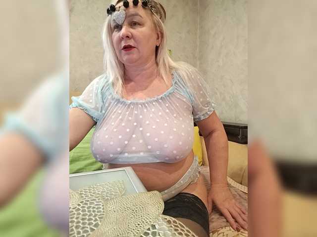MiraRobens1 live cam on BongaCams