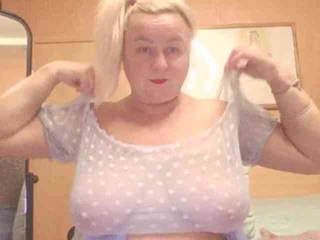 MiraRobens1 live female cam on bongacams