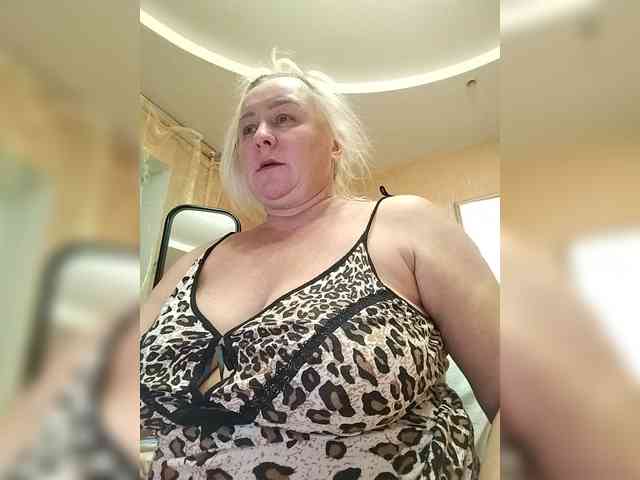 MiraRobens1 Live Webcam on BongaCams