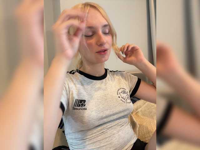 AstridMoss live cam on BongaCams