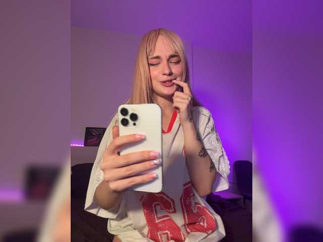AstridMoss live webcam show