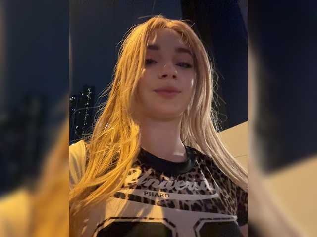 astridmoss live sex show