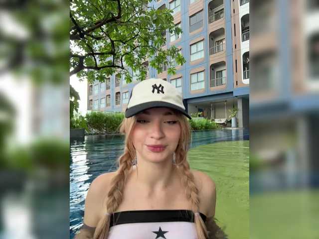 AstridMoss live cam on BongaCams