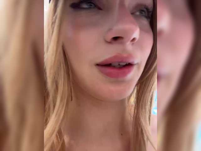 AstridMoss live cam on BongaCams