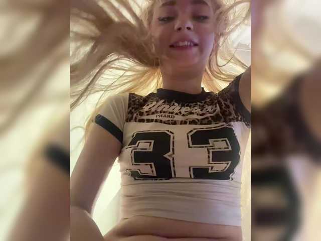 astridmoss live sex