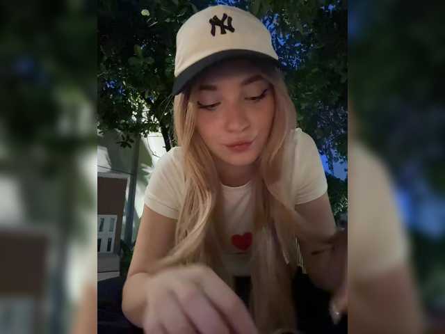 AstridMoss live cam on BongaCams