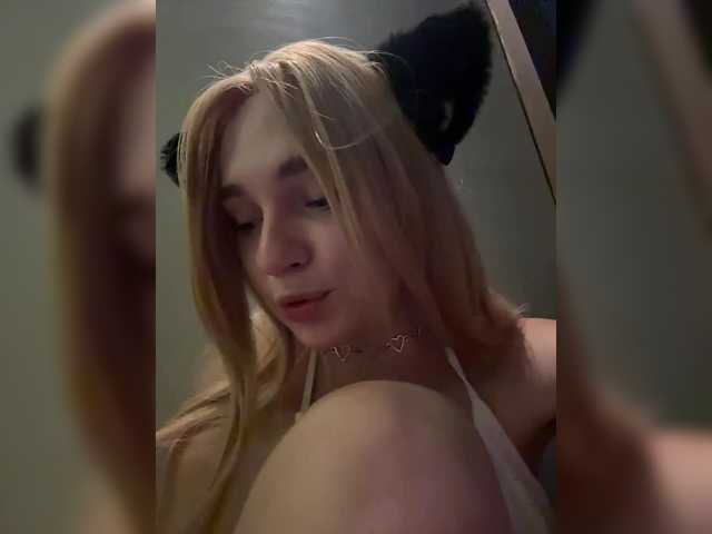 AstridMoss live webcam show