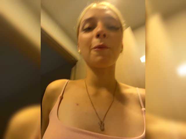AstridMoss live cam on BongaCams