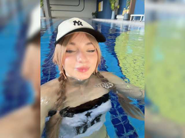 AstridMoss live cam on BongaCams