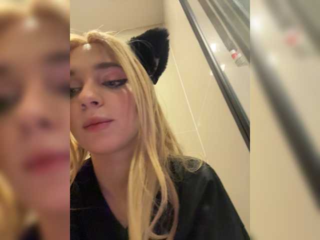 AstridMoss live cam on BongaCams