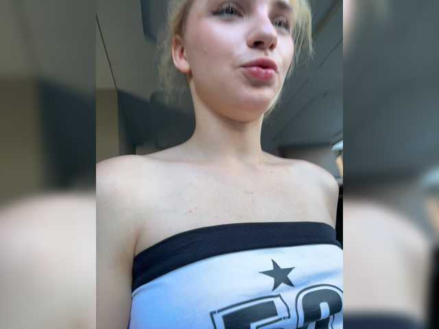 AstridMoss live webcam show