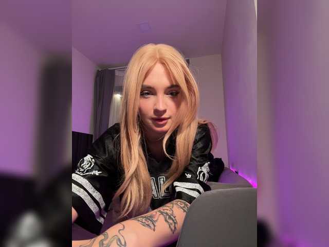 AstridMoss live webcam show