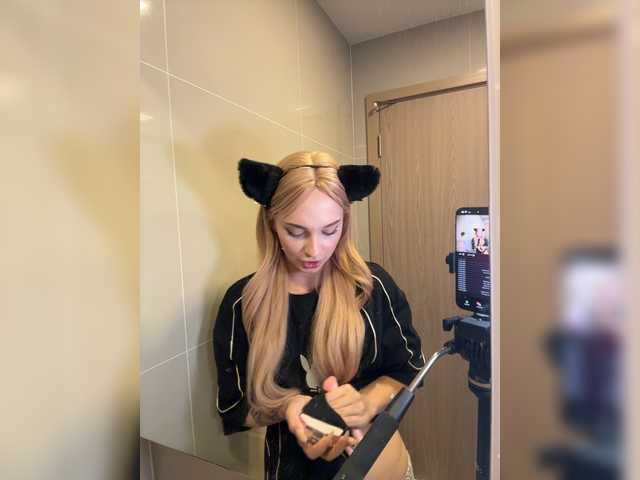 AstridMoss live cam on BongaCams