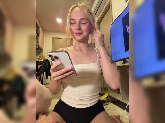 AstridMoss, live now on BongaCams