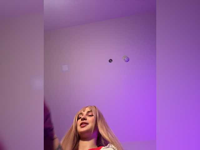 AstridMoss live webcam show