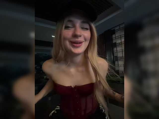 AstridMoss live cam on BongaCams