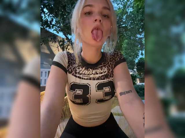 AstridMoss live cam on BongaCams