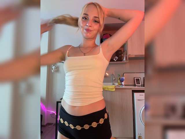 AstridMoss live cam on BongaCams