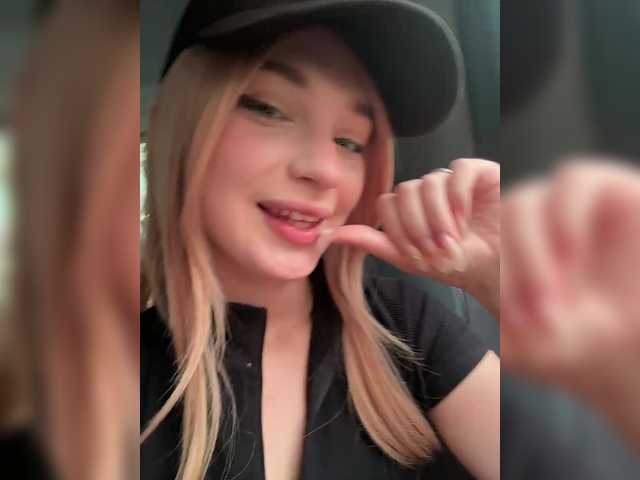 astridmoss live sex