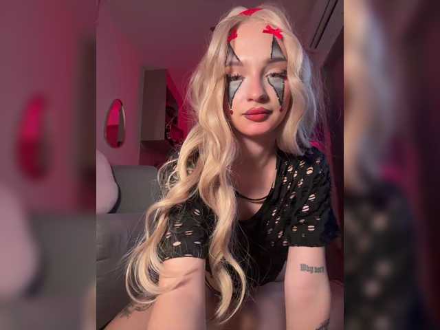 AstridMoss live cam preview