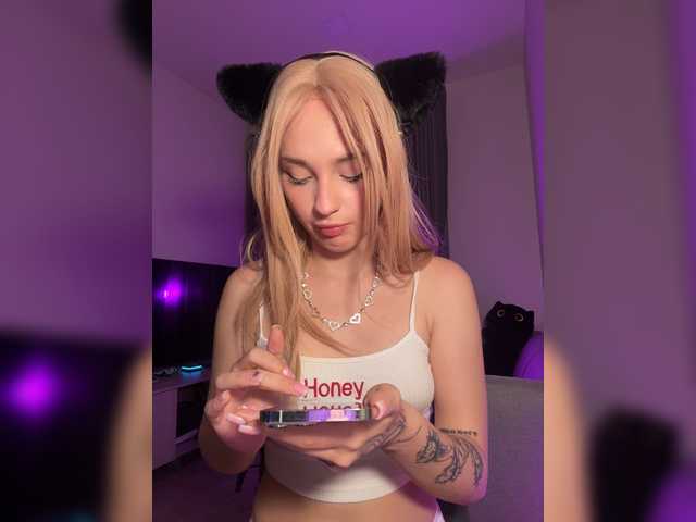 AstridMoss live cam on BongaCams