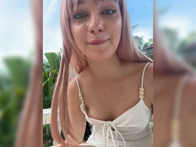 go to chat with AstridMoss