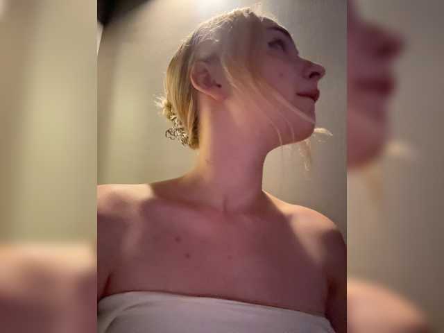 AstridMoss, live now on BongaCams