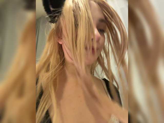 AstridMoss live cam on BongaCams