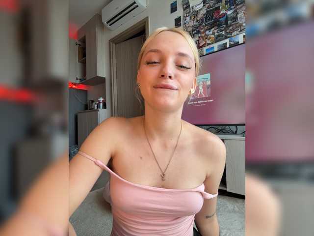 AstridMoss live cam on BongaCams