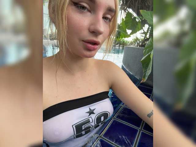 AstridMoss live cam on BongaCams