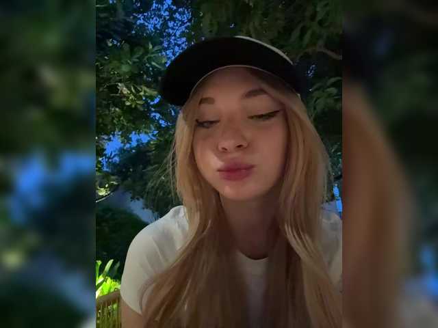 AstridMoss live cam on BongaCams