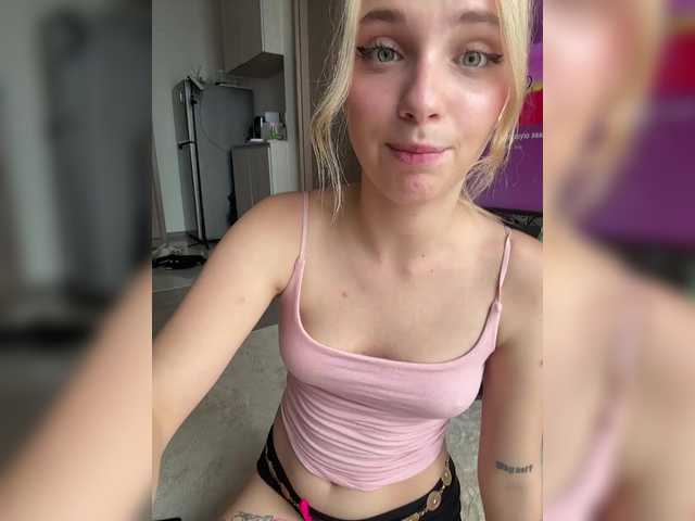 AstridMoss live cam on BongaCams