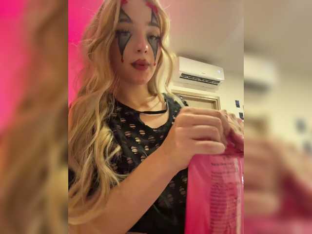 AstridMoss live cam preview