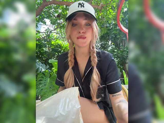 AstridMoss live cam on BongaCams