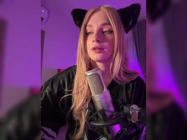 AstridMoss live cam on BongaCams