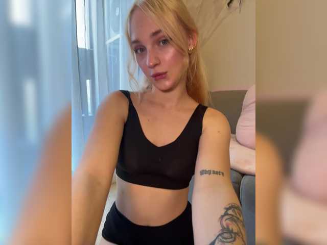 AstridMoss live cam on BongaCams