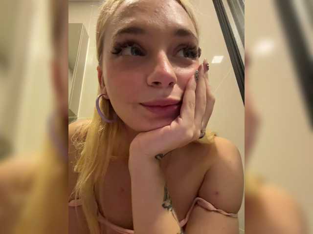 AstridMoss live cam on BongaCams