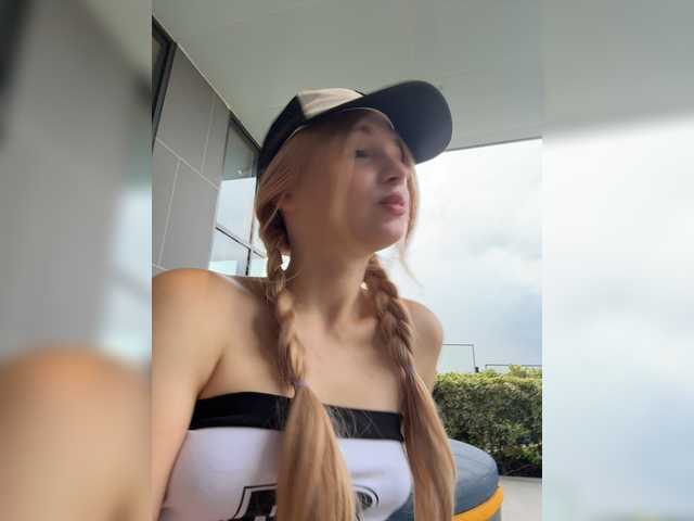 AstridMoss live cam on BongaCams