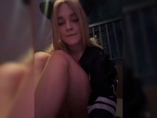 AstridMoss live cam on BongaCams