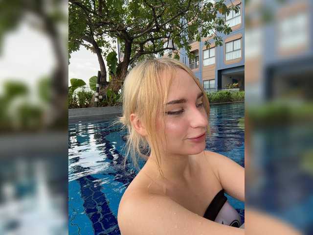 AstridMoss live webcam show