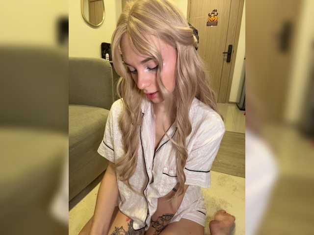 AstridMoss live cam on BongaCams