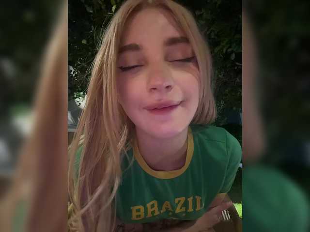 astridmoss live sex show
