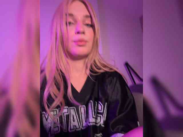 AstridMoss webcam