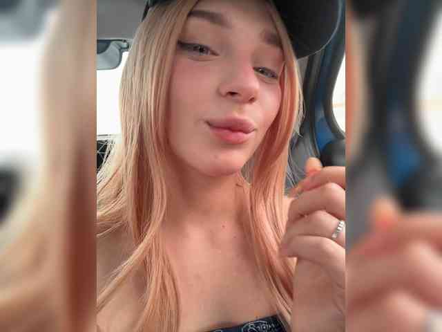 AstridMoss webcam
